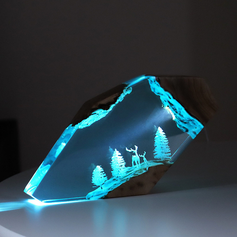Home Decor Resin - งานศิลปะตั้งโต๊ะรูปกวางนางฟ้าในป่า ของตกแต่งเรืองแสงแบบสั่งทำพิเศษ รูปเรือจม ปลาหมึก วัสดุไม้เนื้อแข็งและเรซิ่น ของตกแต่งบ้าน